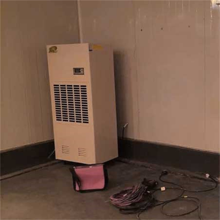 化工仓库如何解决潮湿？